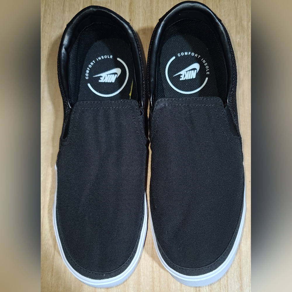 Nike Court Legacy black and white women's 9